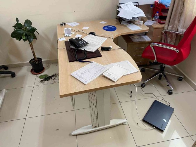 Hastadan Doktora Yumruklu Saldırı