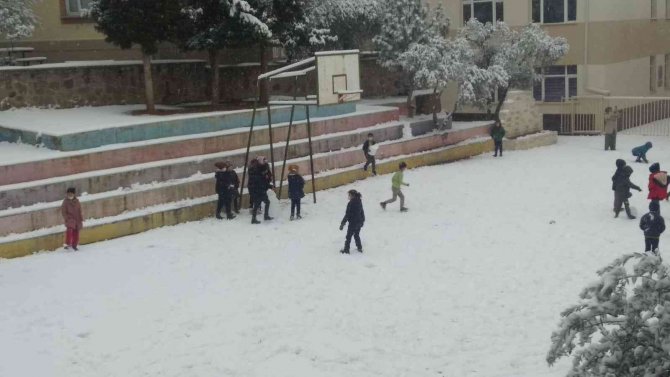 Yaptıkları Kardan Adama ’Filyasyoncu’ Adını Koydular