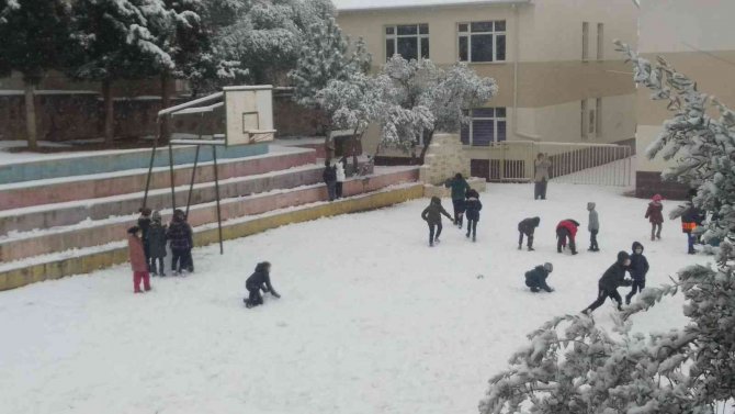 Yaptıkları Kardan Adama ’Filyasyoncu’ Adını Koydular
