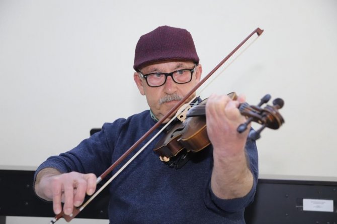 70 Yaşında Müziğe Merak Saldı