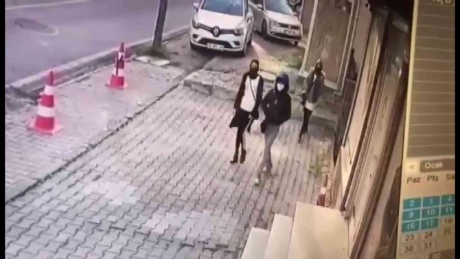 Pişkin Hırsızlar, Ev Sahibi Evdeyken İçeri Girmeye Çalıştı