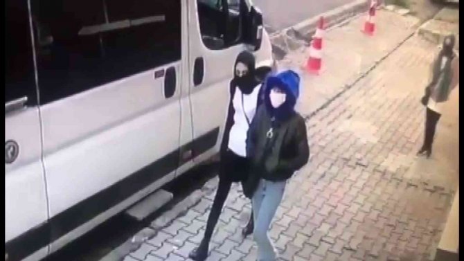 Pişkin Hırsızlar, Ev Sahibi Evdeyken İçeri Girmeye Çalıştı