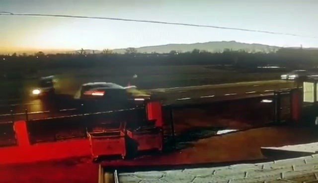 Yakını Gözü Önünde Kaza Yapınca Şoka Girdi: O Anlar Kamerada