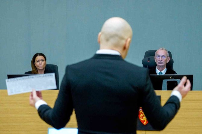 Seri Katil Breivik’ten Mahkemede Nazi Selamı