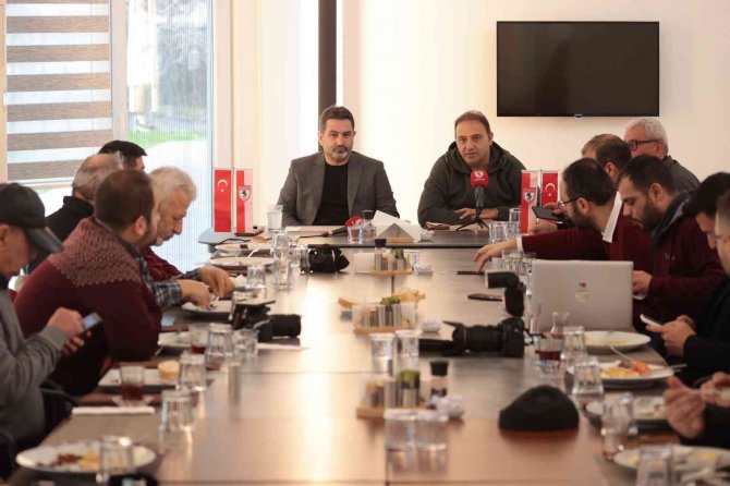 Fuat Çapa: “Elimizdeki Kadro İle İlk 4 Sıra İçerisinde Oluruz”