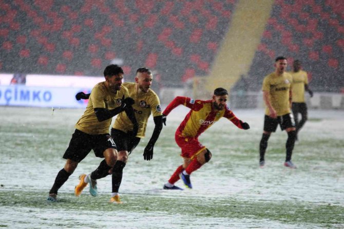 Spor Toto Süper Lig: Gaziantep Fk: 0 - Yeni Malatyaspor: 0 (İ̇lk Yarı)