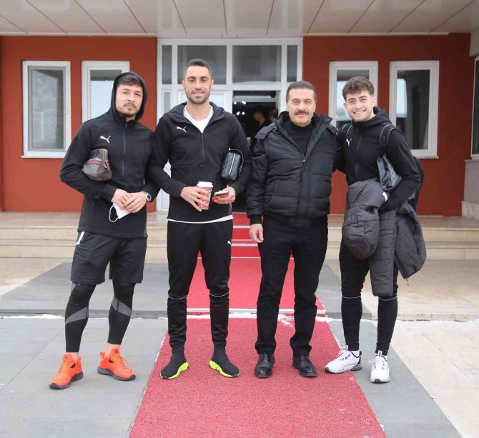 Sivasspor Kafilesi İ̇zmir’e Ulaştı