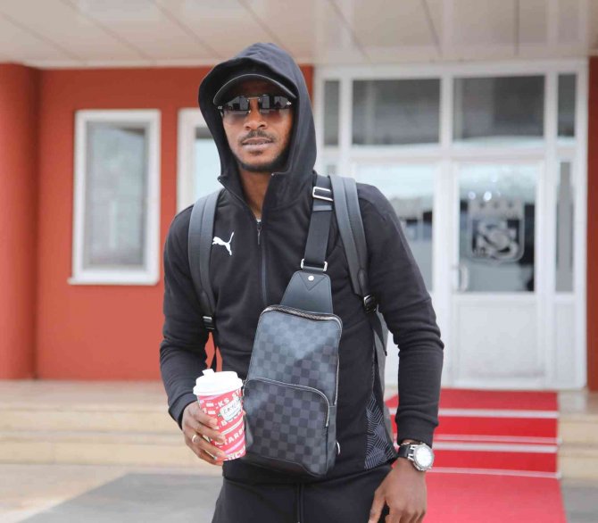 Sivasspor Kafilesi İ̇zmir’e Ulaştı