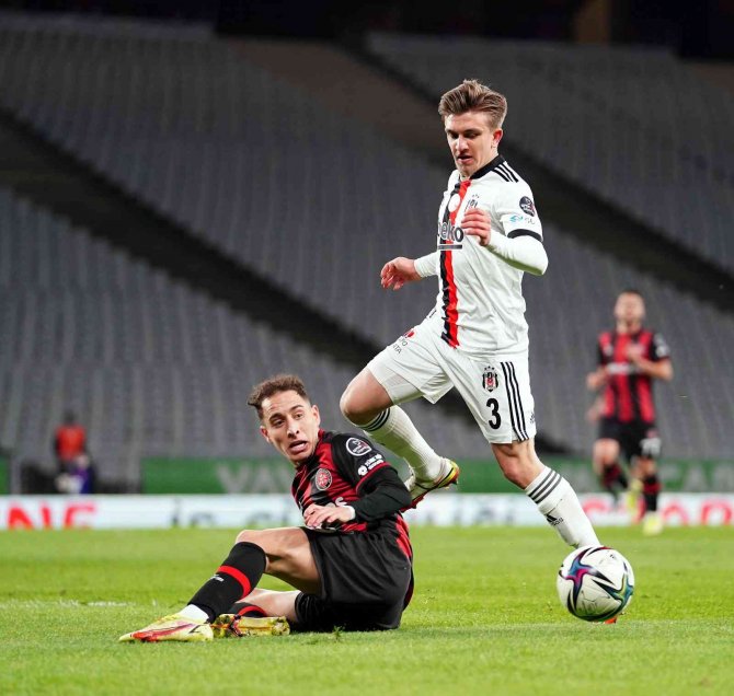Spor Toto Süper Lig: Fatih Karagümrük: 0 - Beşiktaş: 1 (İ̇lk Yarı)