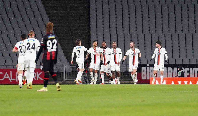 Spor Toto Süper Lig: Fatih Karagümrük: 0 - Beşiktaş: 1 (İ̇lk Yarı)