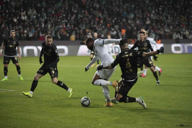 Spor Toto Süper Lig: Konyaspor: 0 - Adana Demirspor: 0 (İ̇lk Yarı)
