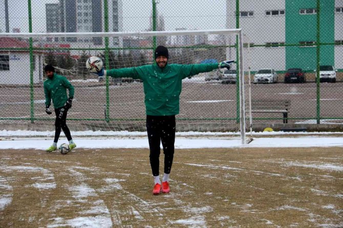 Sivas Belediyespor, Kar Altında Çalıştı