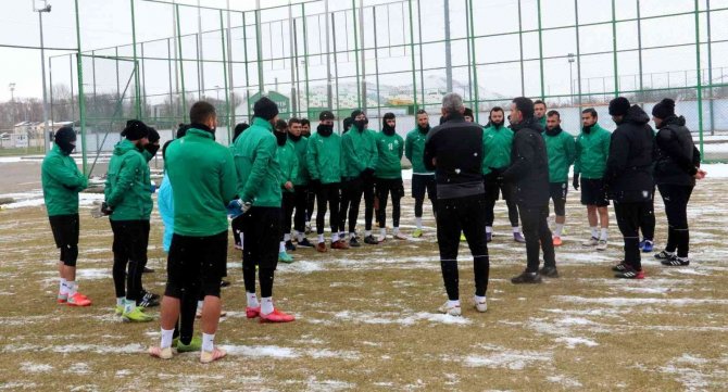 Sivas Belediyespor, Kar Altında Çalıştı