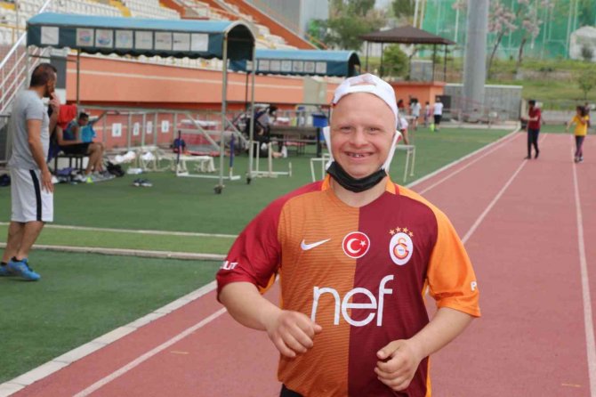Down Sendromlu Sporcu Sedat Kızmaz’dan Büyük Başarı
