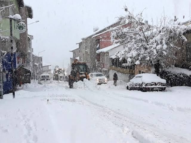 Tunceli’de Kar Nedeniyle Bazı Yollar Trafiğe Kapatıldı
