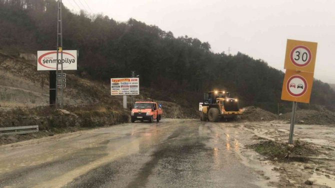 Türkeli-çatalzeytin Karayolunda Heyelan