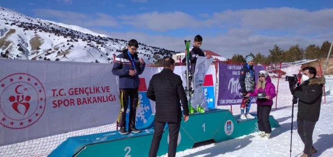 Kayserili Kayakçılar Erzincan’dan Madalyalar İle Döndü