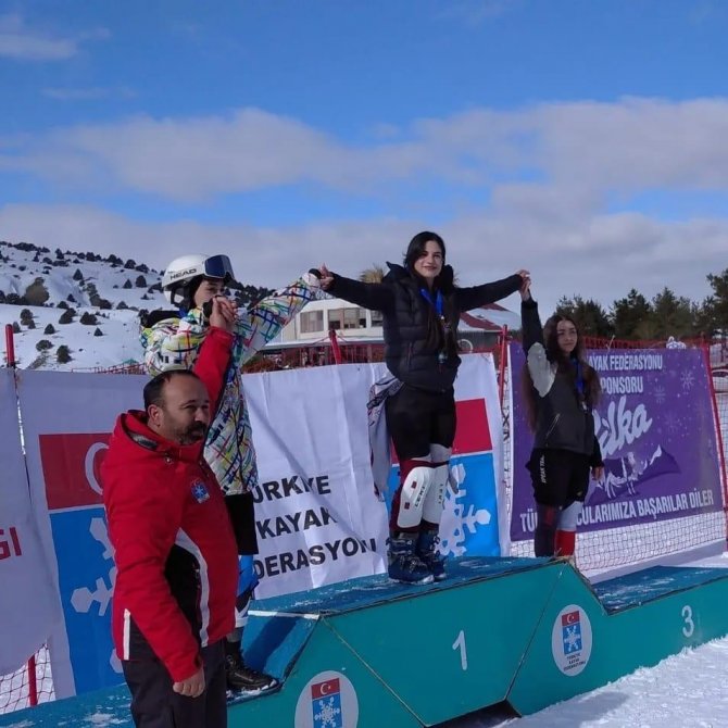 Kayserili Kayakçılar Erzincan’dan Madalyalar İle Döndü