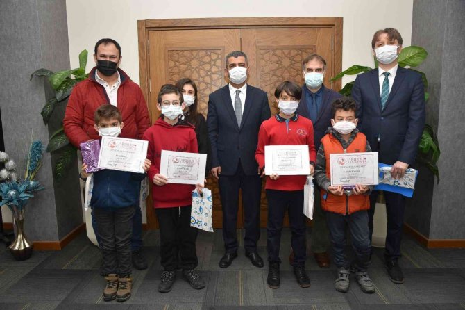 Uluslararası Matematik Olimpiyatında 5 Dünya Birinciliği Denizli’den