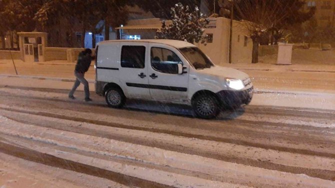 Adıyaman’da Kar Esareti: Kilometrelerce Uzunluğunda Araç Kuyruğu