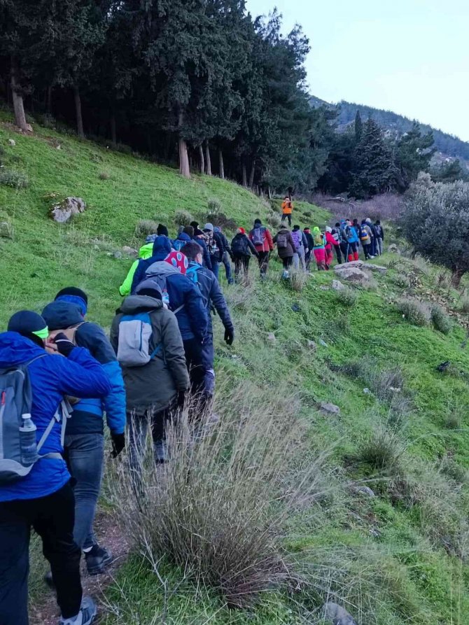 Doğaseverler Yunusemre Belediyesi İle Yürüyüş Etkinliğinde Buluştu