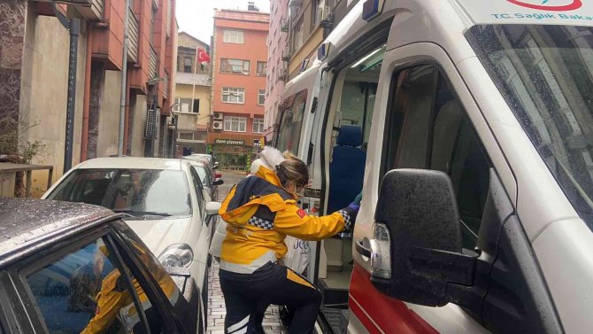 Fırtına Nedeniyle Çatıdan Kopan Sac 2 Kadını Yaraladı