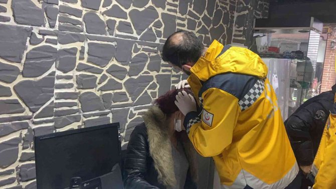Fırtına Nedeniyle Çatıdan Kopan Sac 2 Kadını Yaraladı
