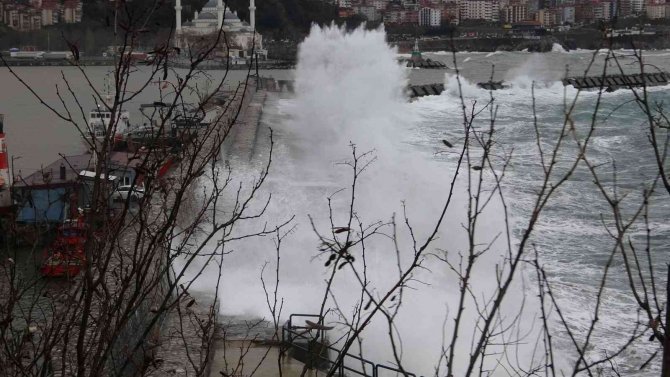 Batı Karadeniz’de Kuvvetli Fırtına