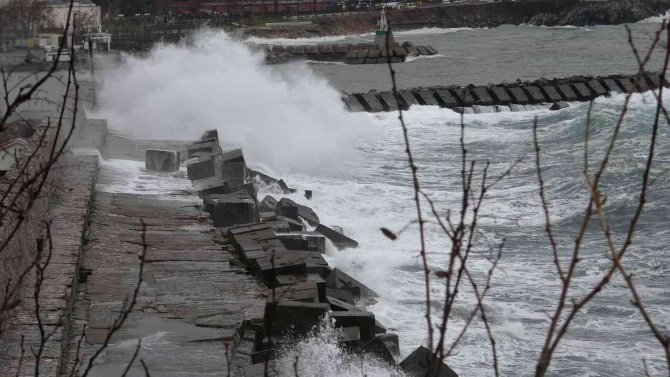 Batı Karadeniz’de Kuvvetli Fırtına
