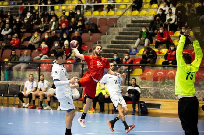 A Milli Erkek Hentbol Takımı, Güney Kıbrıs Rum Kesimi’ni 35-28’lik Skorla Yendi