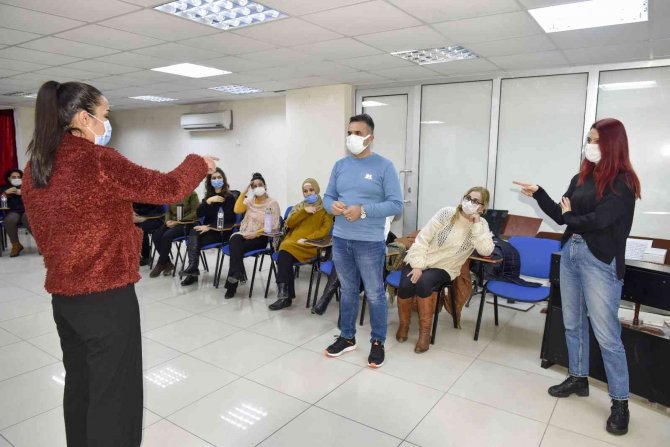 Büyükşehir Çalışanlarına İşaret Dili Eğitimi