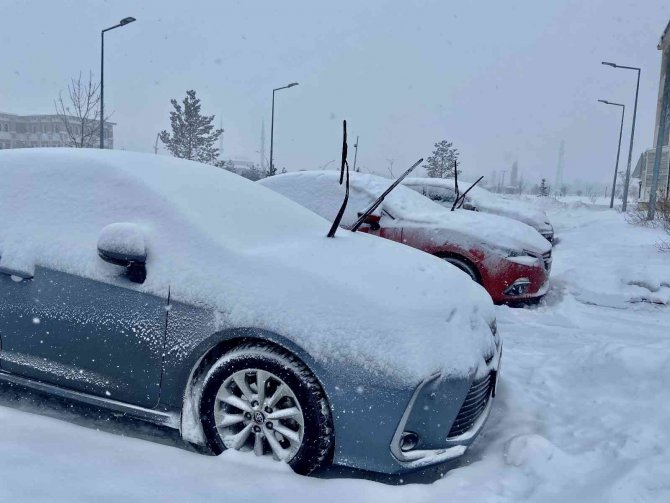 Ağrı’da 191 Köy Yolu Kar Nedeniyle Ulaşıma Kapandı