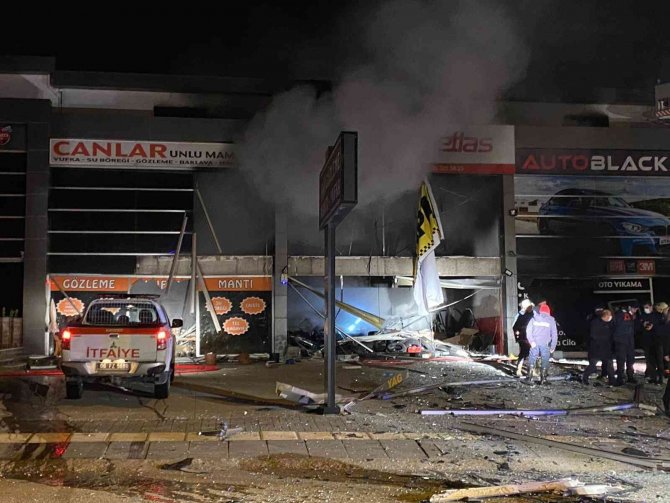 Ankara’da Oto Lastikçi Dükkanında Patlama: 3 İş Yeri Kullanılamaz Hale Geldi