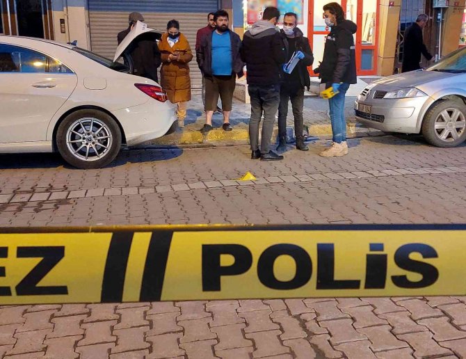 Avcılar’da Motosikletli İki Kişi Dernek Binasına Silahlı Saldırı Düzenledi