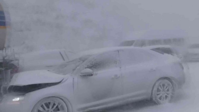 Gercüş’te Kar Yağışı Nedeniyle Zincirleme Kaza: 1 Ağır Yaralı