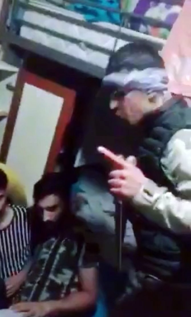 Yabancı Uyruklular Arkadaşlarını Gasp Edip Sosyal Medyada Paylaştılar