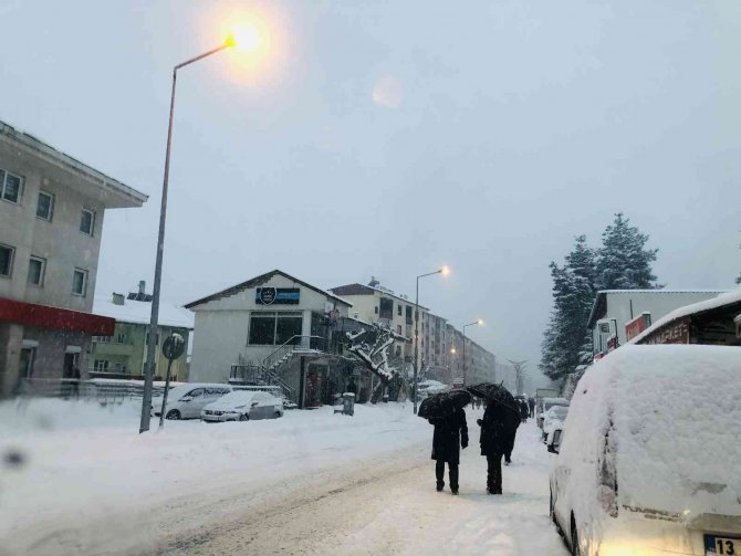 Hizan’da Okullar Tatil Edildi