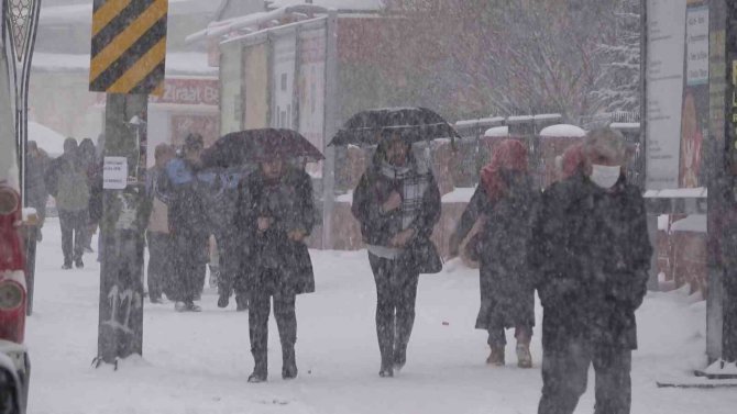 Tatvan’da Yoğun Kar Yağışı