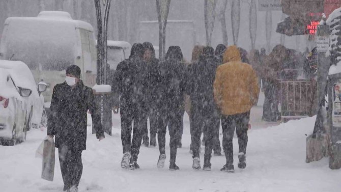 Tatvan’da Yoğun Kar Yağışı