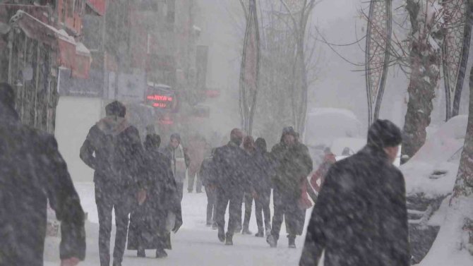 Tatvan’da Yoğun Kar Yağışı