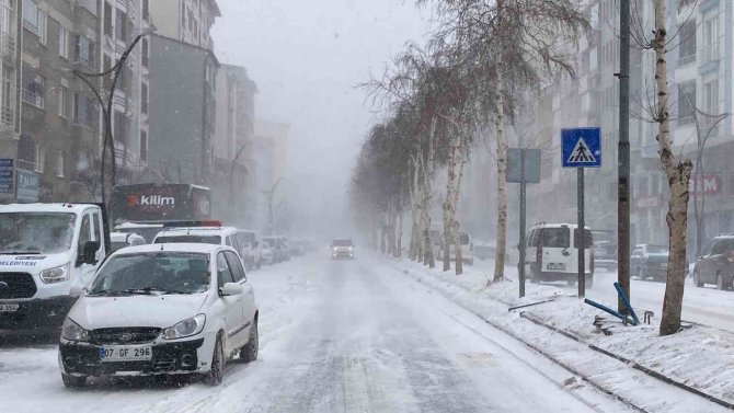 Tatvan’da Yoğun Kar Yağışı