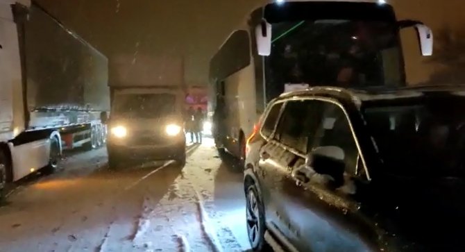 Bolu Kara Teslim Oldu, Araçlar Yollarda Kaldı