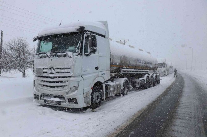 Bolu Dağı, Tır Ve Tankerlerin Geçişine Kapatıldı