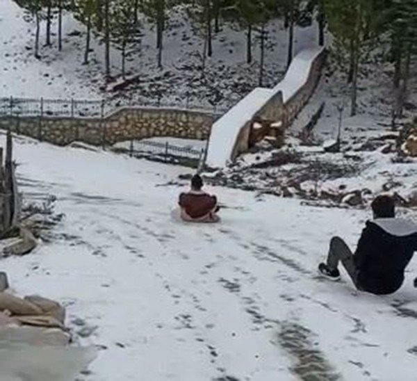 Kar Üzerinde Kayan Genç Tel Örgüleri Aşıp Kanala Düştü