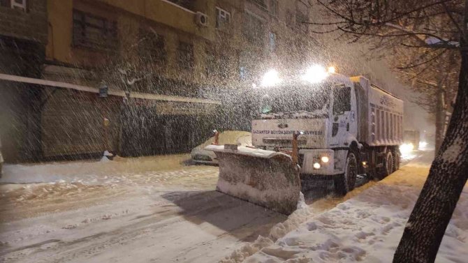 Gaziantep’te Karla Mücadele Sürüyor
