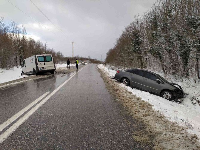 Çatalca’da Kar Yağışı Kazayı Da Beraberinde Getirdi: 1 Yaralı