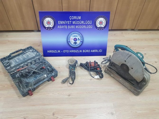 Hırsızlık Zanlıları Çalıntı Malzemelerle Yakalandı