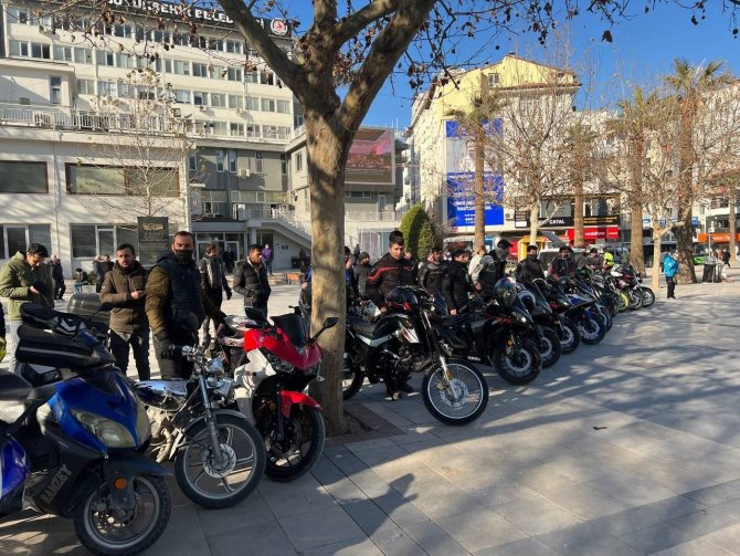Meslektaşları Cinayet Gibi Kazada Ölen Motosikletli Kuryeyi Unutmadı