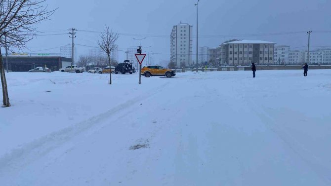 Diyarbakır Kara Teslim, Araçlar Yollarda Kaldı