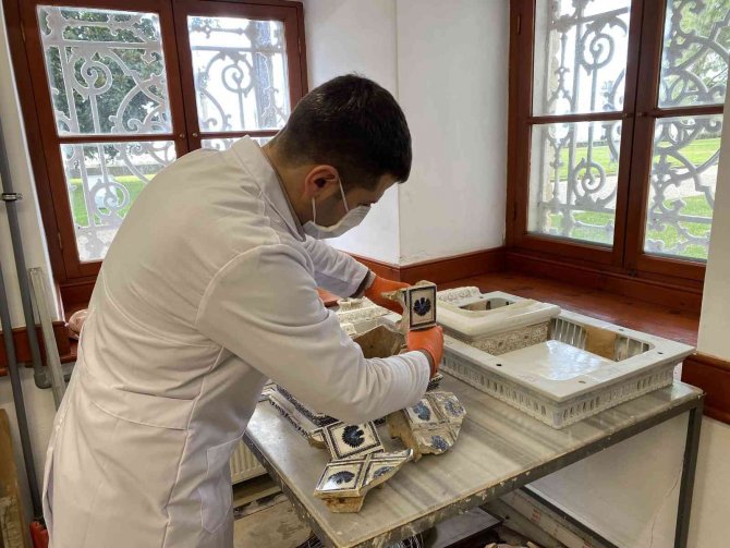 Osmanlı Döneminden Kalan Çini Sobalar Restore Edilerek Gün Yüzüne Çıkıyor